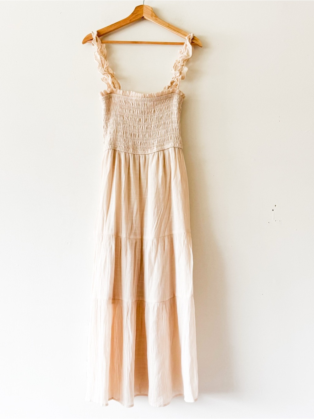 Love Tree Smocked Tiered Beige Midi Dress Size M - Picture 4 of 8